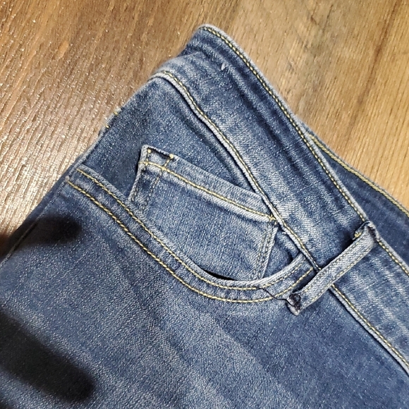 Morrison Sexy Boyfriend Blue Jeans with Relaxed Fit - Picture 6 of 9